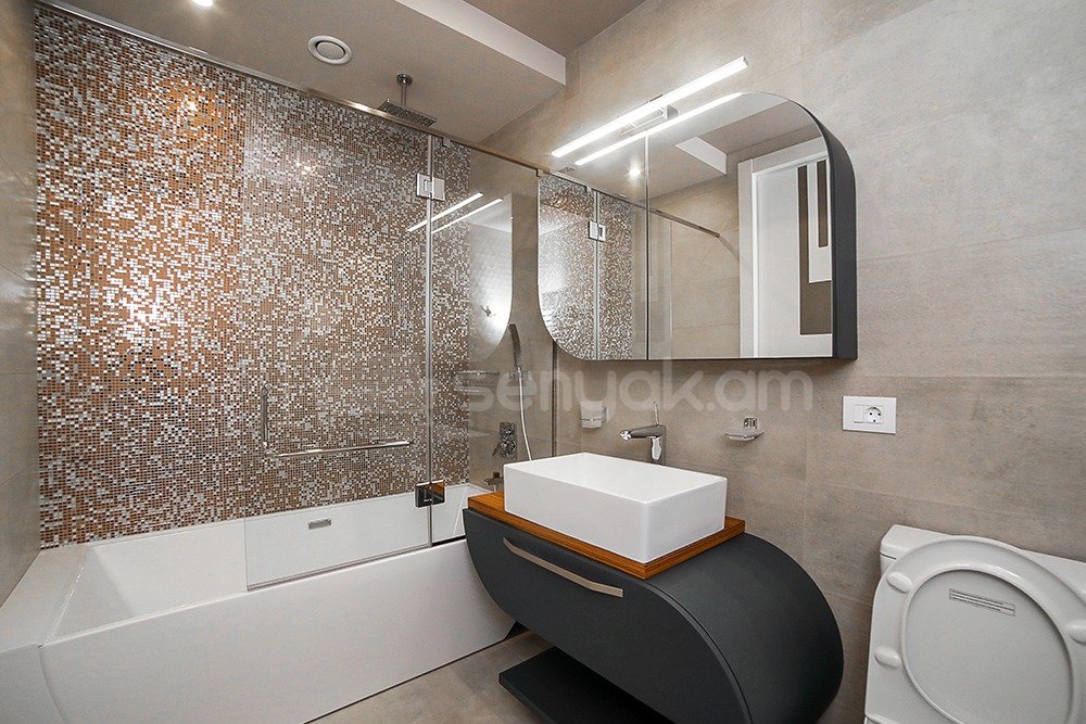 4 Սենյականոց Բնակարան Քարե Շենքում, 144քմ, 5/5 հարկ, Դիզայներական Վերանորոգված