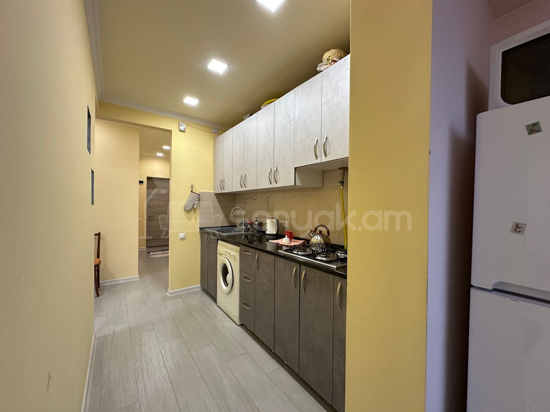 2 Սենյականոց Բնակարան Քարե Շենքում, 50քմ, 5/5 հարկ, Կապիտալ Վերանորոգված