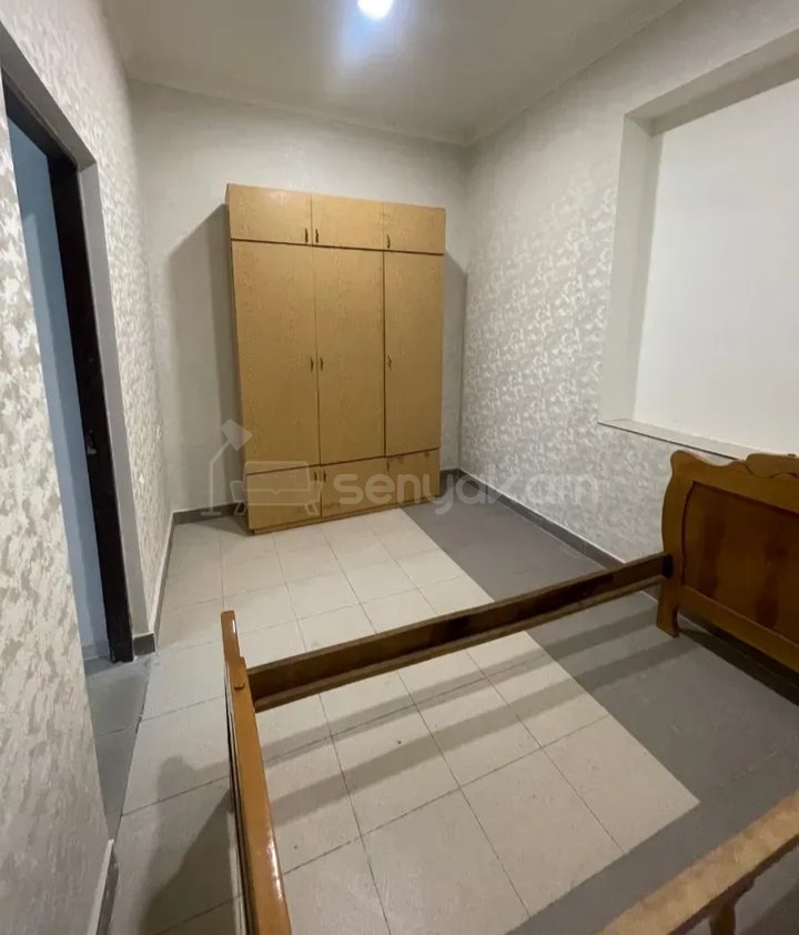 2 Սենյականոց Բնակարան Քարե Շենքում, 44քմ, 1/1 հարկ, Նորմալ Վիճակում, Կահավորված, Արևկող