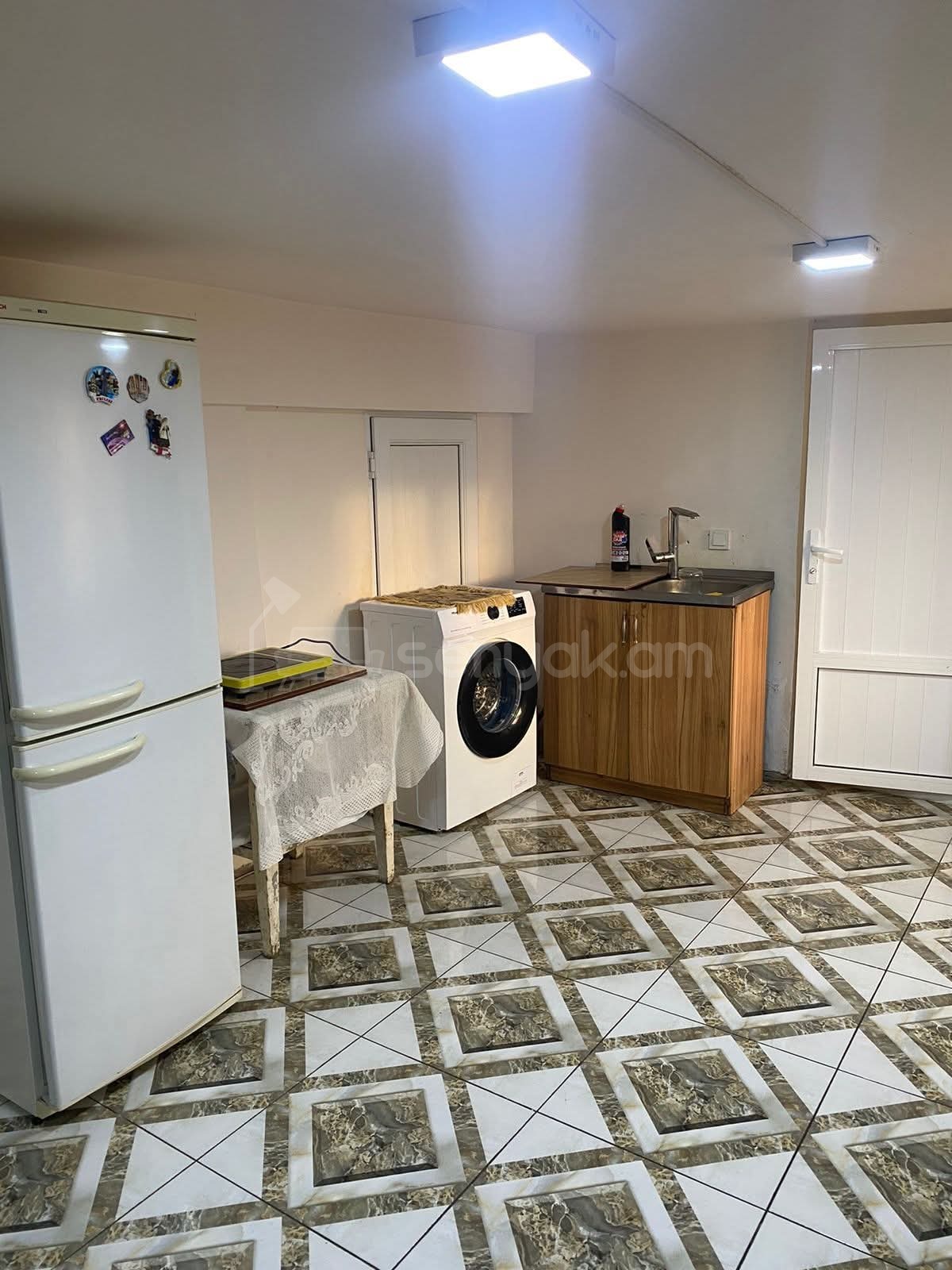 2 Սենյականոց Բնակարան Քարե Շենքում, 55քմ, 1/1 հարկ, Կապիտալ Վերանորոգված, Կահավորված, Արևկող