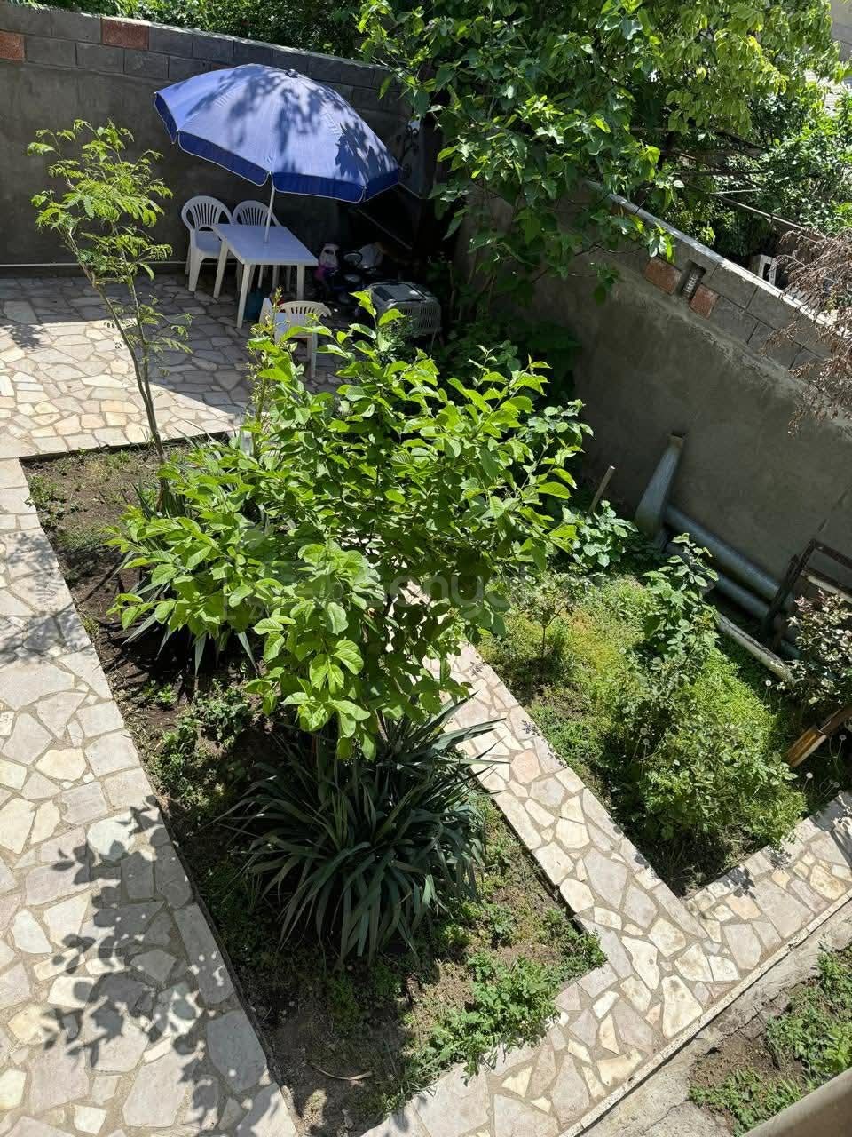 3 Սենյականոց Բնակարան Քարե Շենքում, 72քմ, 1/1 հարկ, Կապիտալ Վերանորոգված, Կահավորված