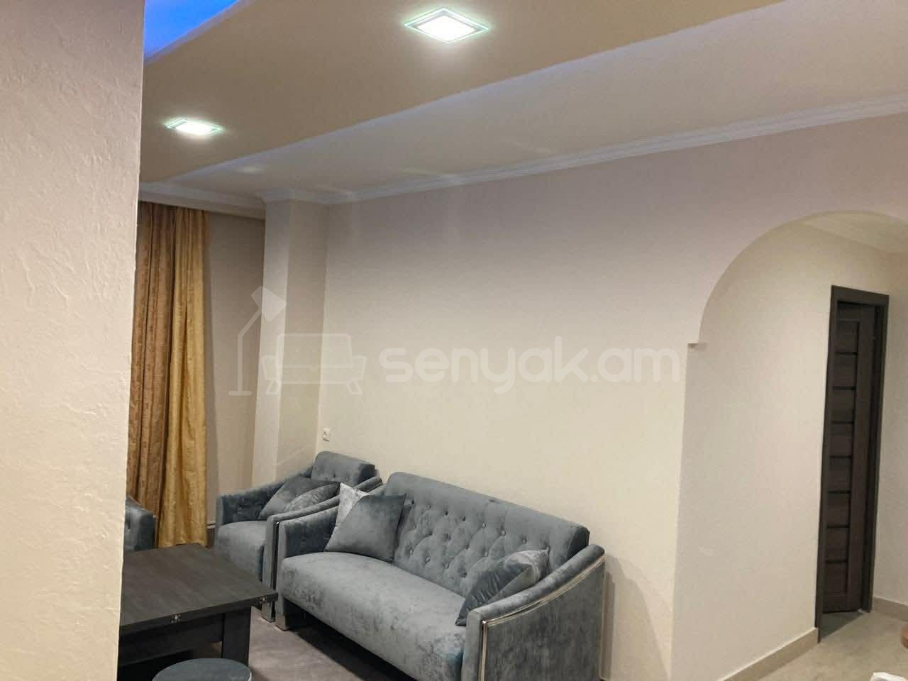 3 Սենյականոց Բնակարան Քարե Շենքում, 72քմ, 1/1 հարկ, Կապիտալ Վերանորոգված, Կահավորված