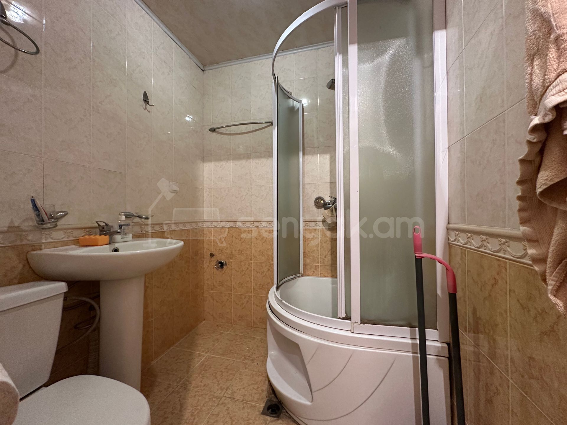 1 Սենյականոց Բնակարան Քարե Շենքում, 35քմ, 2/4 հարկ, Կոսմետիկ Վերանորոգված