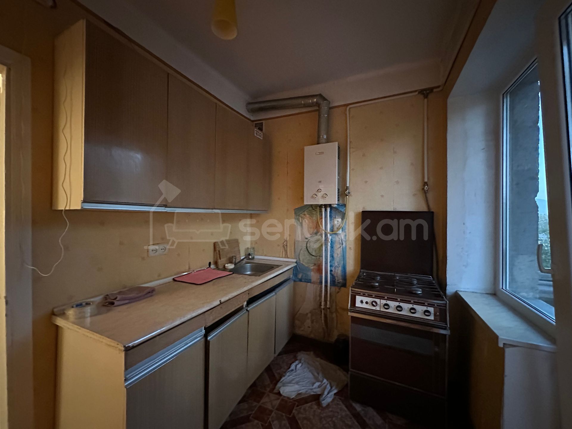 1 Սենյականոց Բնակարան Քարե Շենքում, 35քմ, 2/4 հարկ, Կոսմետիկ Վերանորոգված