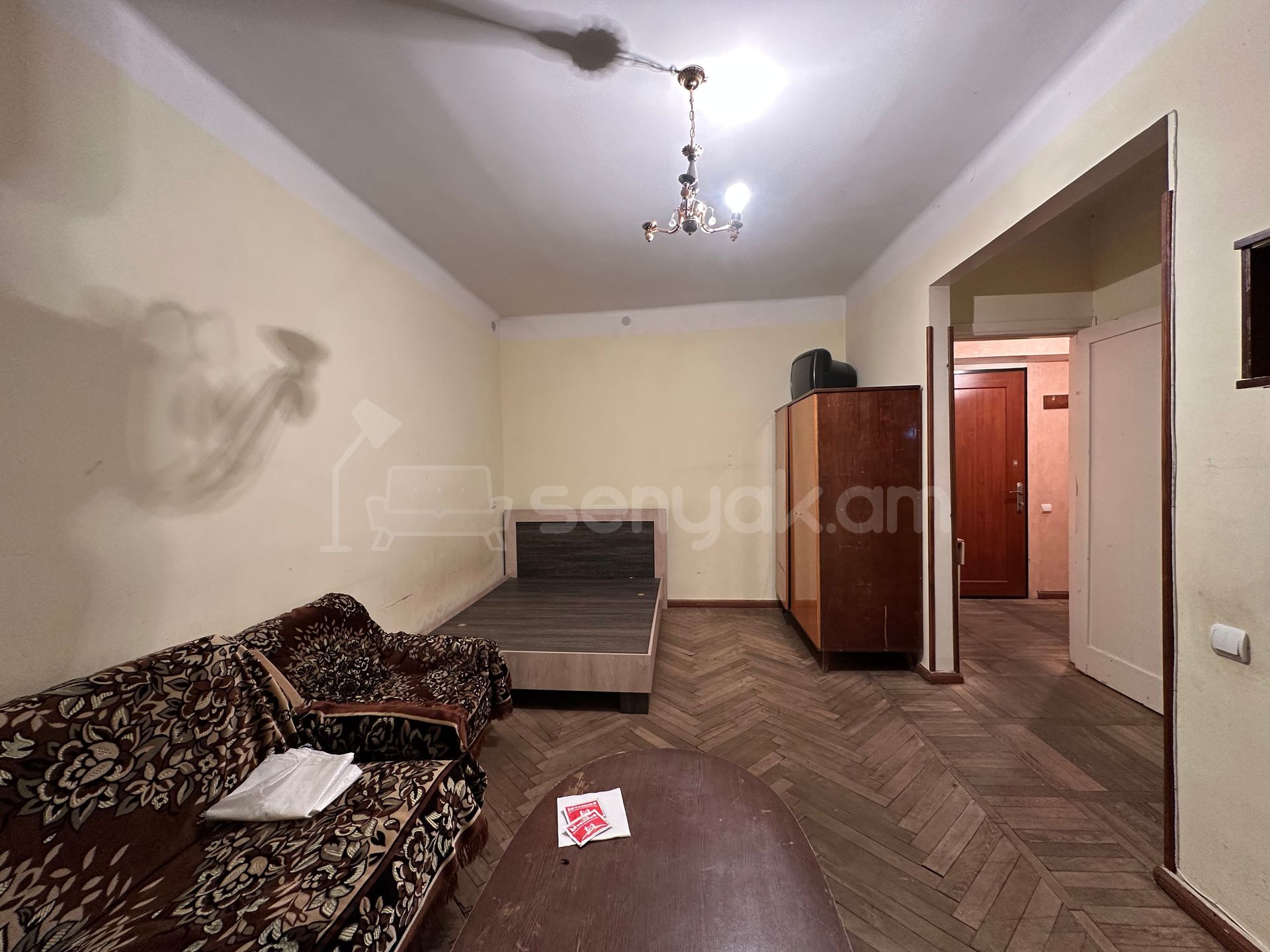 1 Սենյականոց Բնակարան Քարե Շենքում, 35քմ, 2/4 հարկ, Կոսմետիկ Վերանորոգված