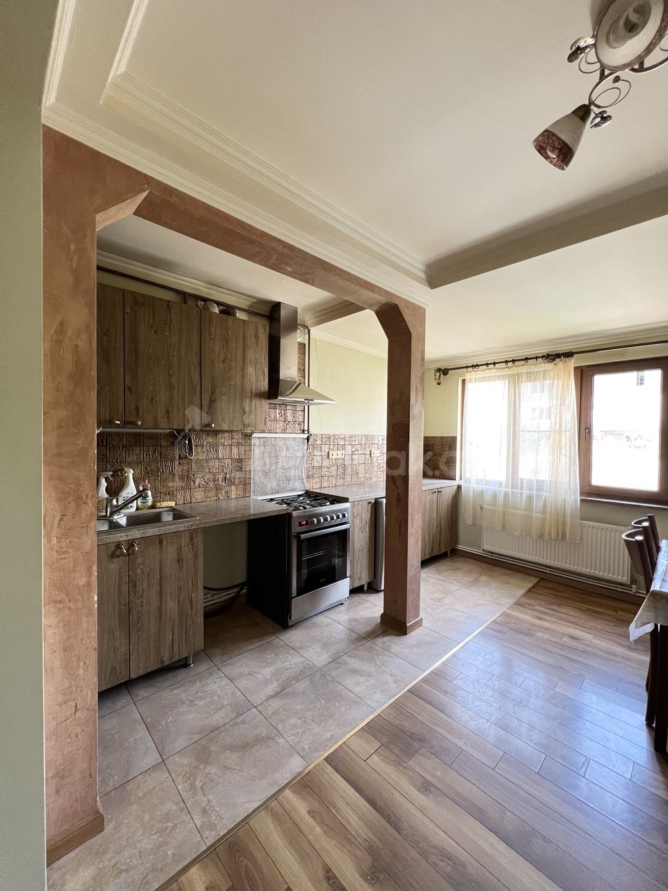 3 Սենյականոց Բնակարան Քարե Շենքում, 69քմ, 3/4 հարկ, Կապիտալ Վերանորոգված, Կահավորված, Արևկող