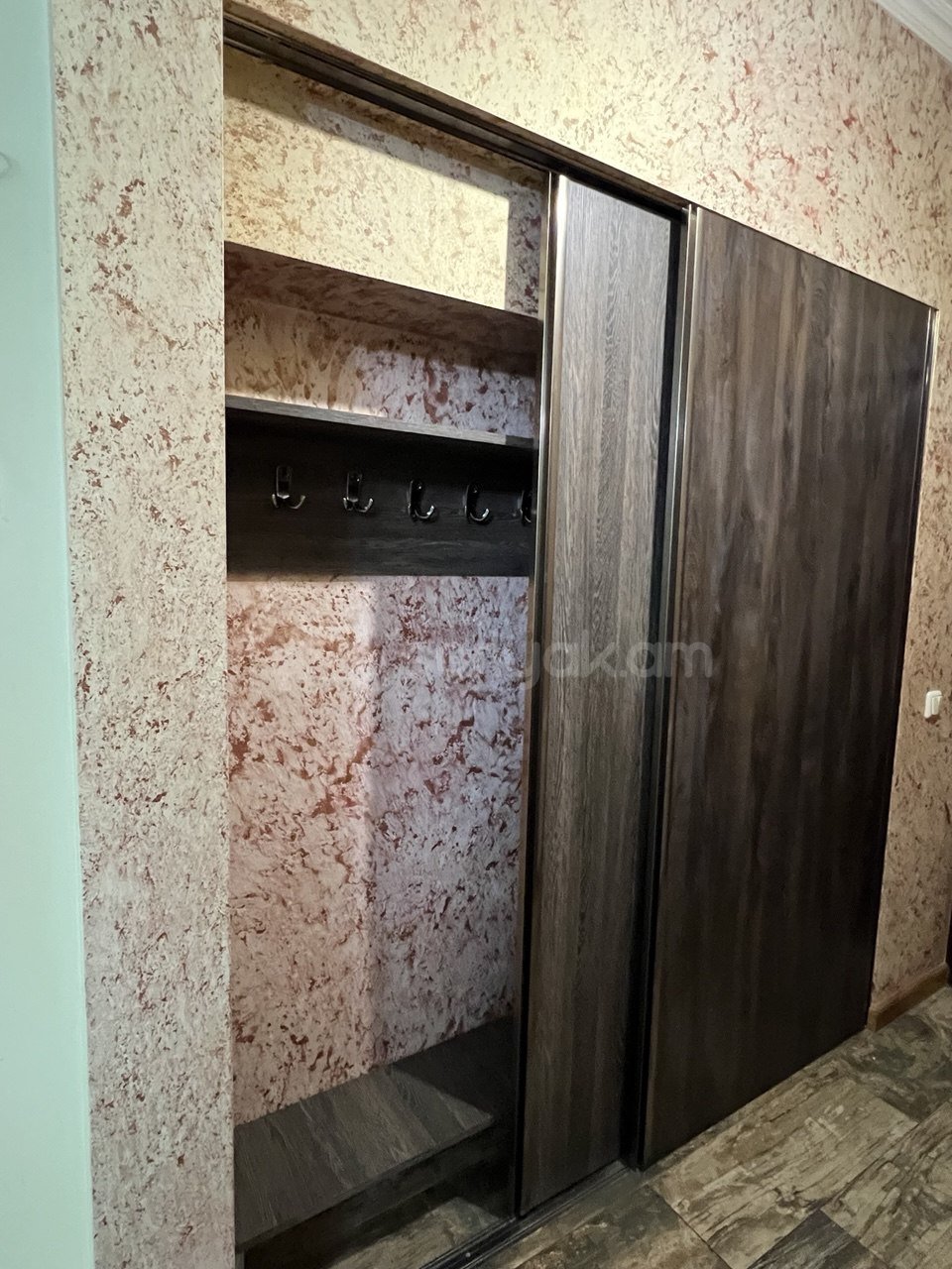 3 Սենյականոց Բնակարան Քարե Շենքում, 69քմ, 3/4 հարկ, Կապիտալ Վերանորոգված, Կահավորված, Արևկող