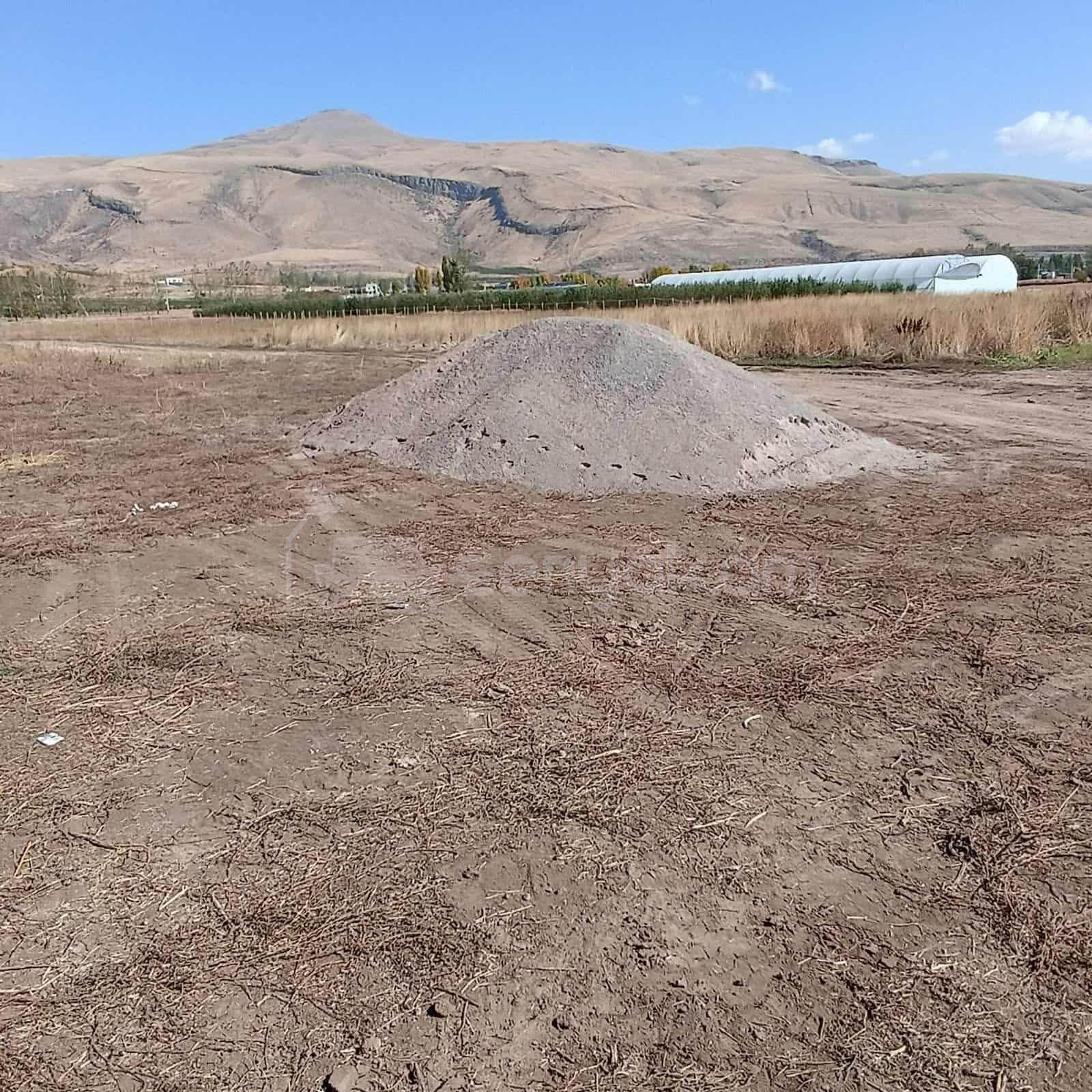 Բնակելի Նշանակության Հողատարածք, 2015քմ, Խմելու Ջրով, Էլեկտրականությամբ