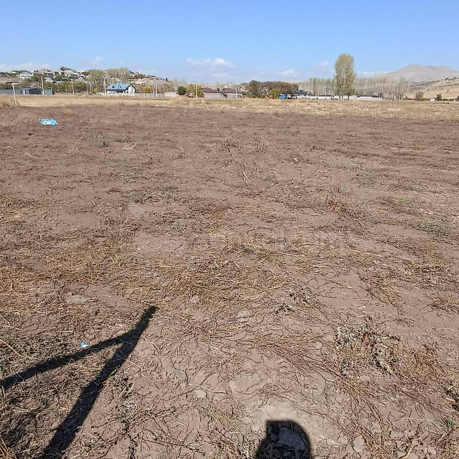 Բնակելի Նշանակության Հողատարածք, 2015քմ, Խմելու Ջրով, Էլեկտրականությամբ