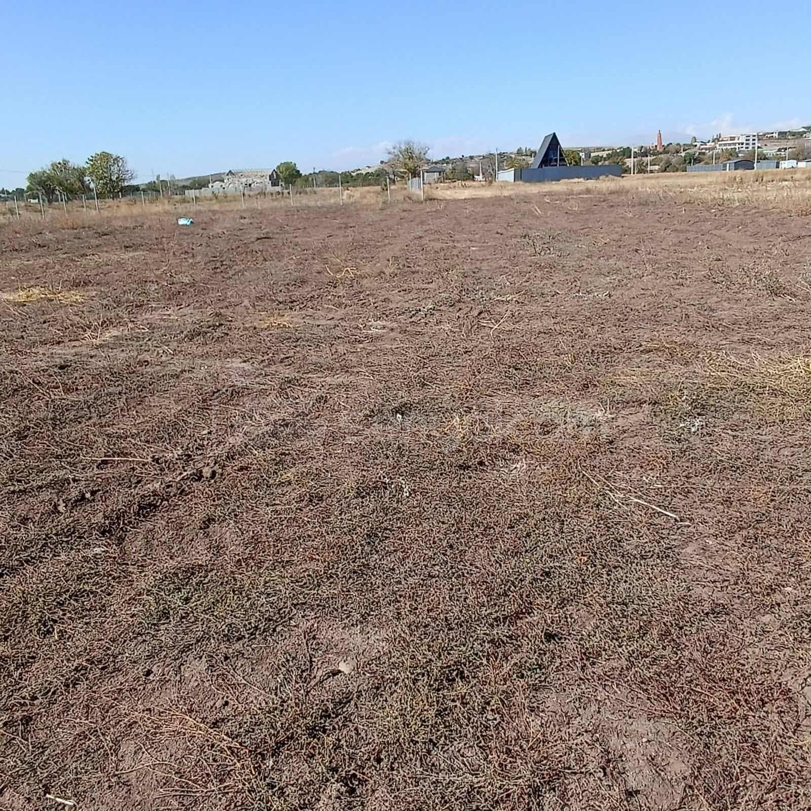 Բնակելի Նշանակության Հողատարածք, 2015քմ, Խմելու Ջրով, Էլեկտրականությամբ