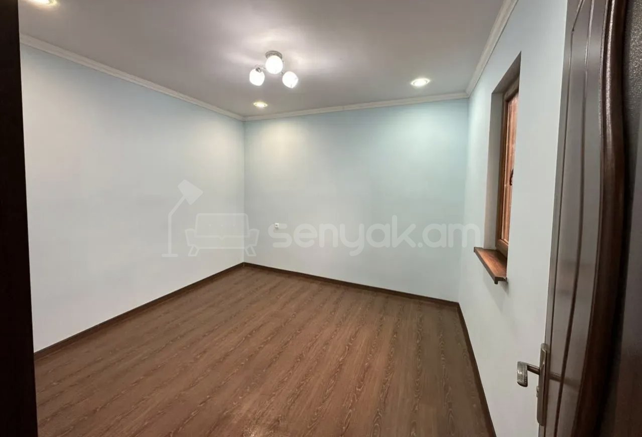 2 Սենյականոց Բնակարան Քարե Շենքում, 55քմ, 1/1 հարկ, Նորմալ Վիճակում, Կահավորված, Արևկող