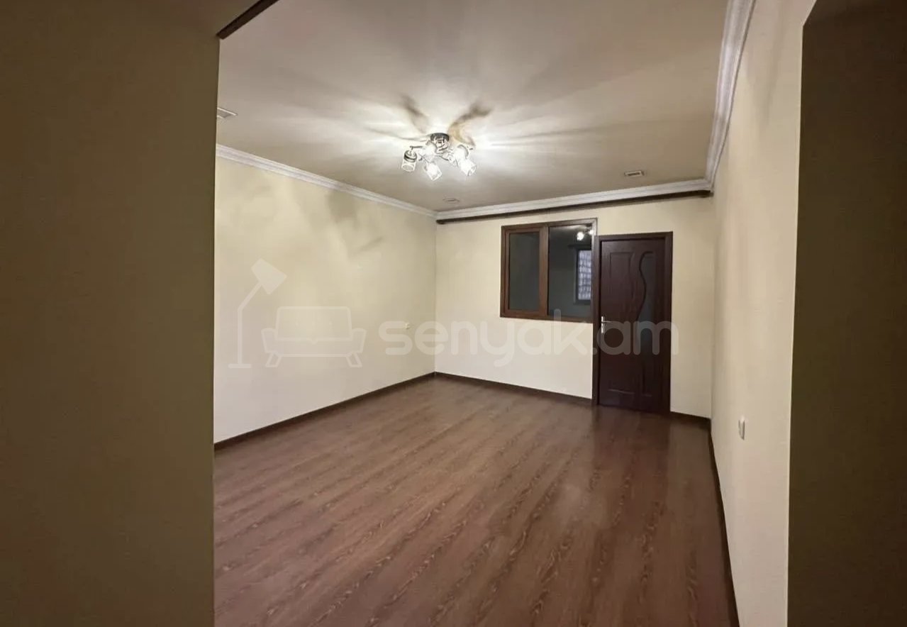 2 Սենյականոց Բնակարան Քարե Շենքում, 55քմ, 1/1 հարկ, Նորմալ Վիճակում, Կահավորված, Արևկող