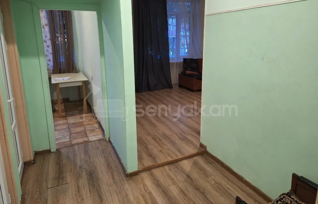 1 Սենյականոց Բնակարան Քարե Շենքում, 44քմ, 1/5 հարկ, Նորմալ Վիճակում, Կահավորված