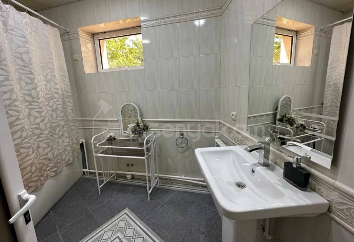 8 Սենյականոց Շքեղ Առանձնատուն, 550քմ, Լողավազանով, Ավտոտնակով