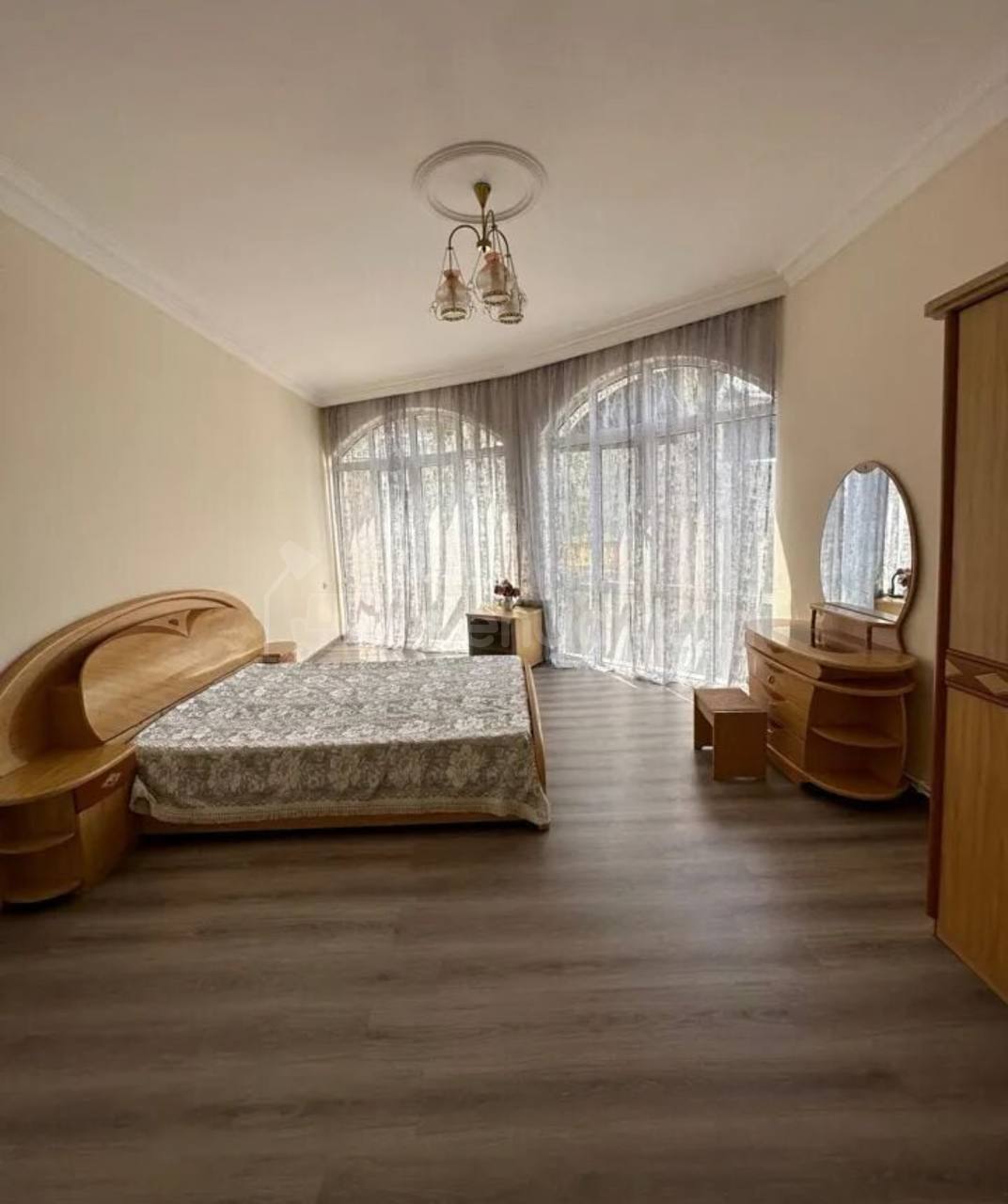 8 Սենյականոց Շքեղ Առանձնատուն, 550քմ, Լողավազանով, Ավտոտնակով