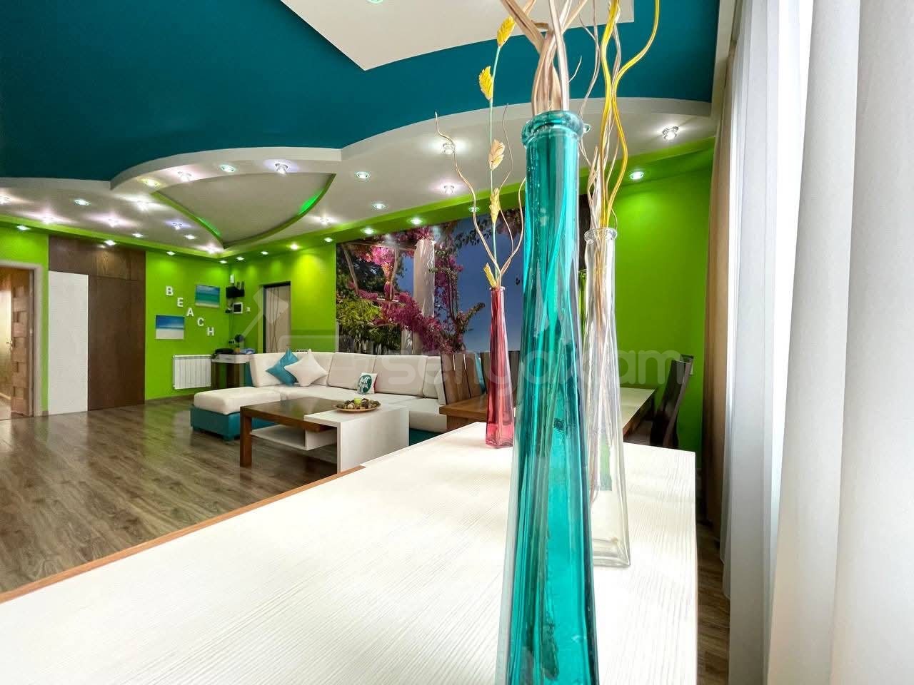 3 Սենյականոց Բնակարան Քարե Շենքում, 74քմ, 3/7 հարկ, Դիզայներական Վերանորոգված, Կահավորված, Արևկող