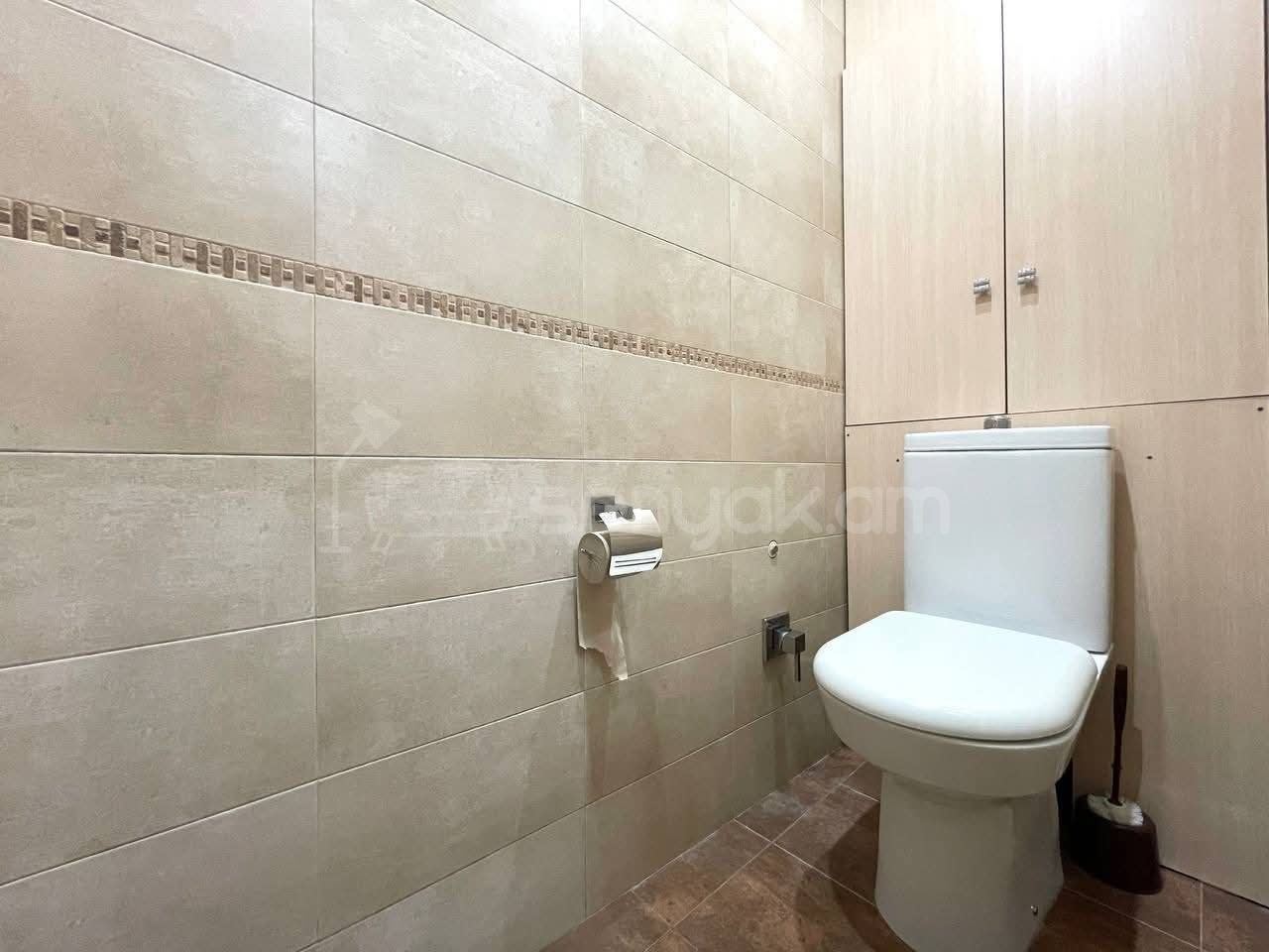 3 Սենյականոց Բնակարան Քարե Շենքում, 74քմ, 3/7 հարկ, Դիզայներական Վերանորոգված, Կահավորված, Արևկող