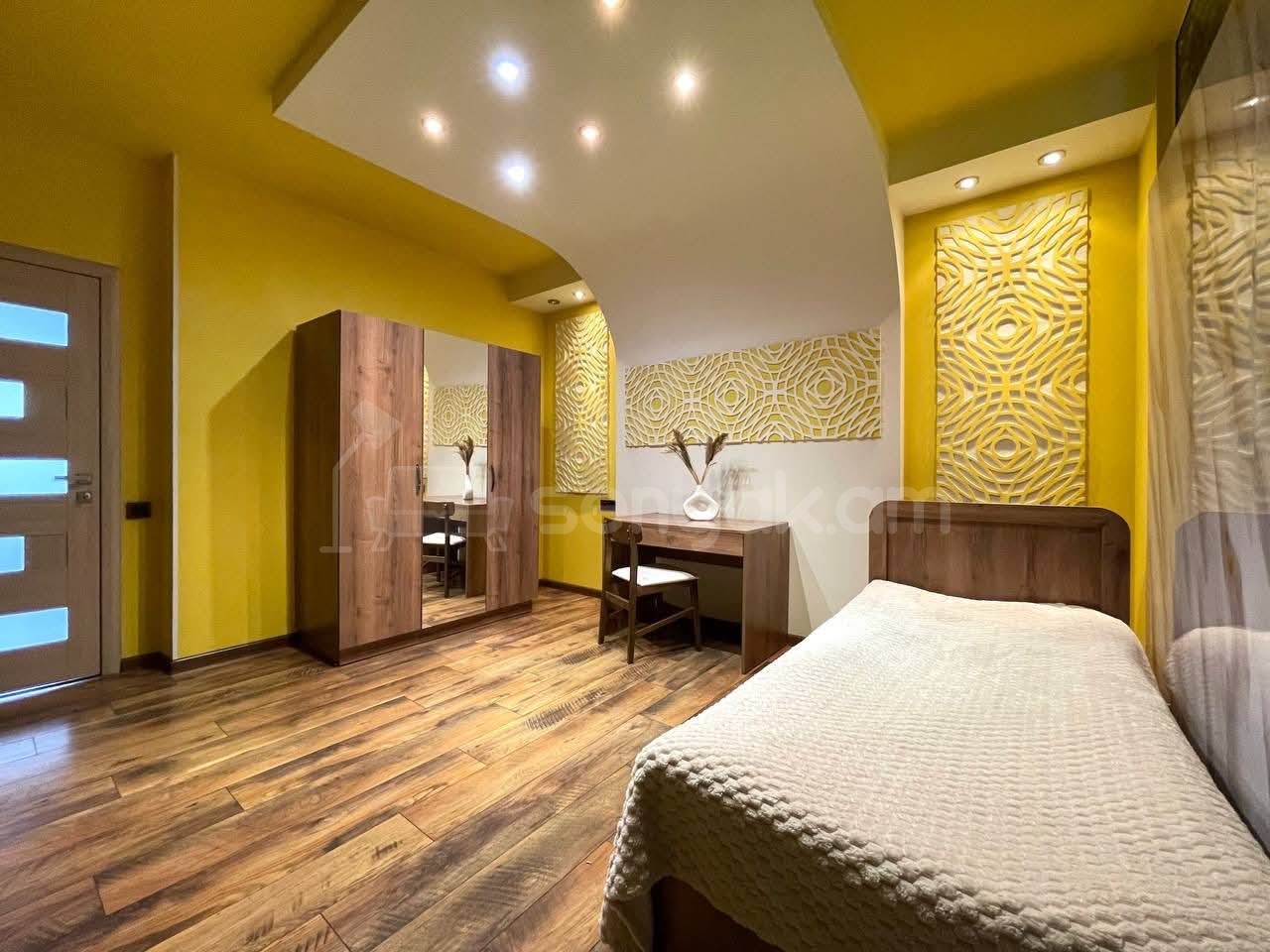 3 Սենյականոց Բնակարան Քարե Շենքում, 74քմ, 3/7 հարկ, Դիզայներական Վերանորոգված, Կահավորված, Արևկող