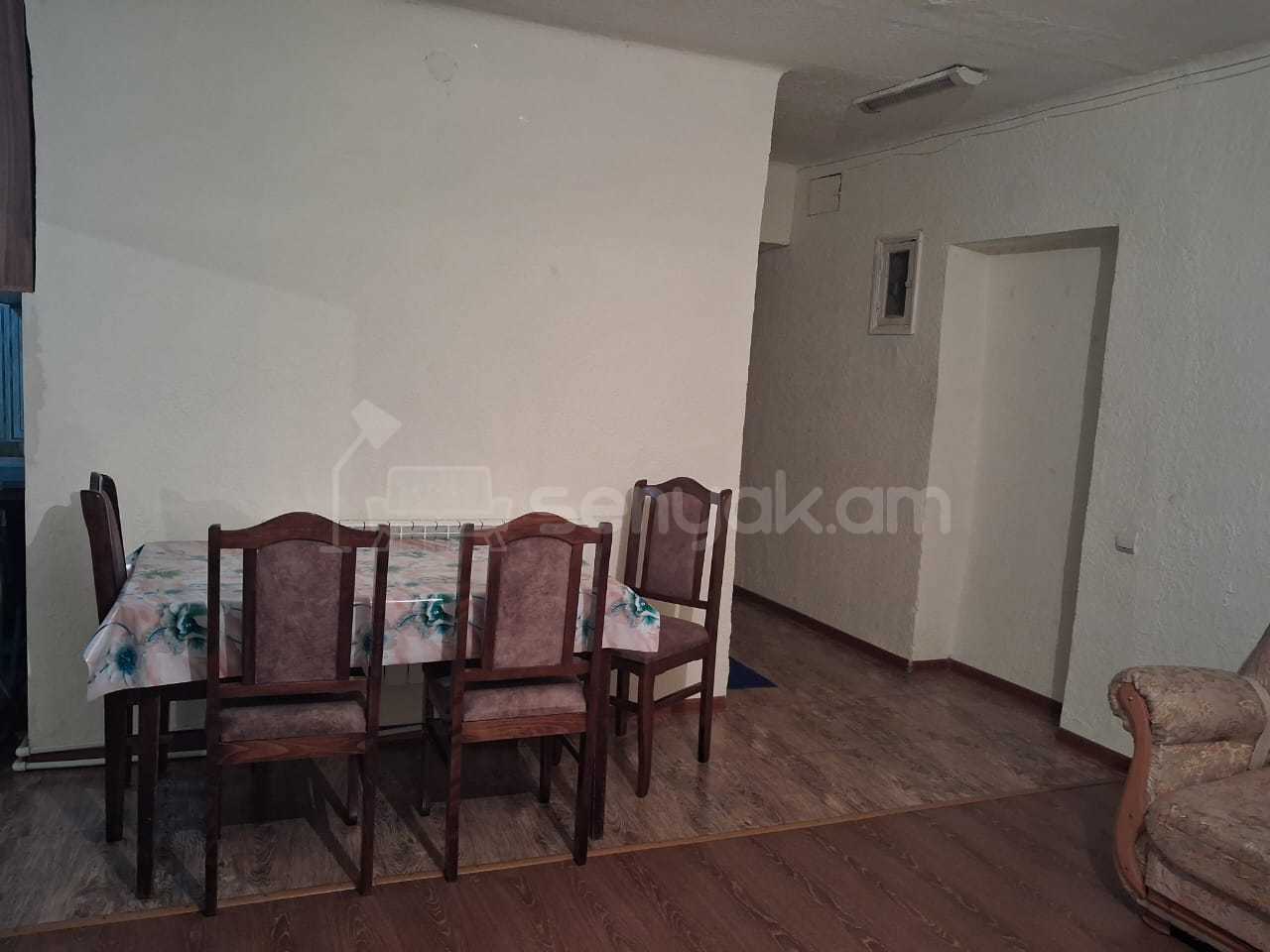 3 Սենյականոց Բնակարան Քարե Շենքում, 87քմ, 4/4 հարկ, Նորմալ Վիճակում, Կահավորված