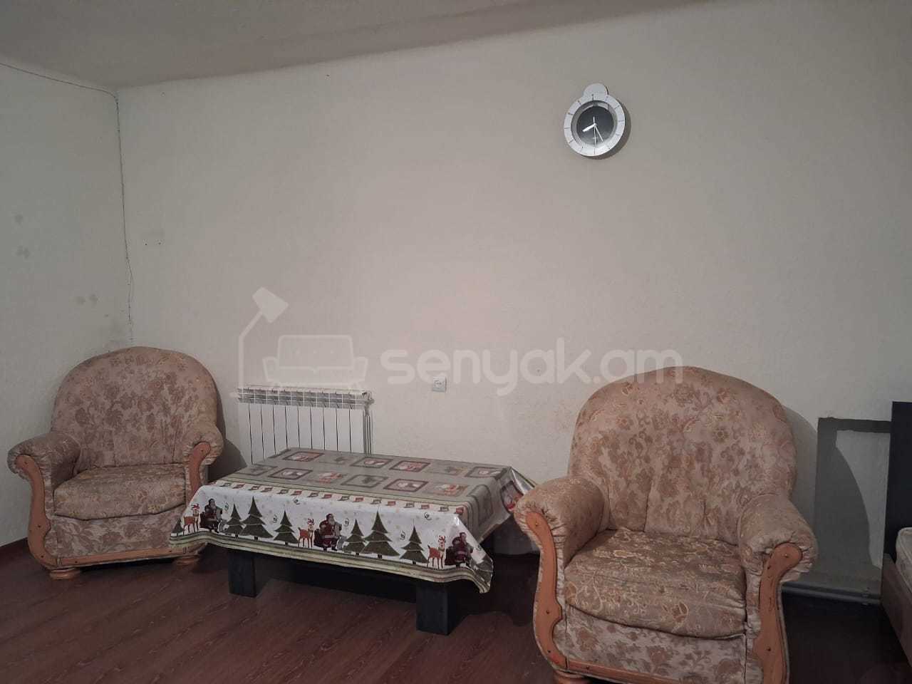 3 Սենյականոց Բնակարան Քարե Շենքում, 87քմ, 4/4 հարկ, Նորմալ Վիճակում, Կահավորված