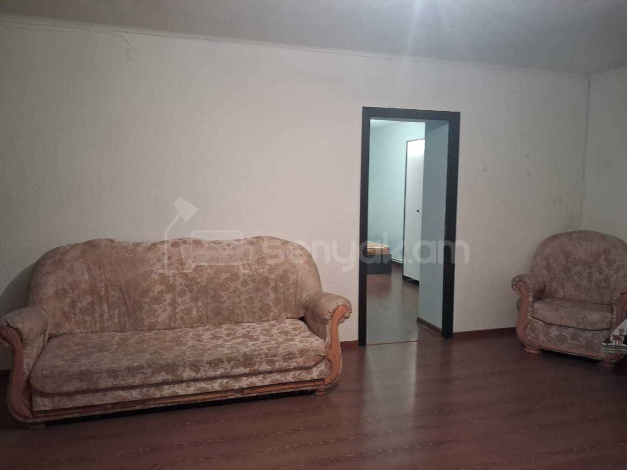 3 Սենյականոց Բնակարան Քարե Շենքում, 87քմ, 4/4 հարկ, Նորմալ Վիճակում, Կահավորված