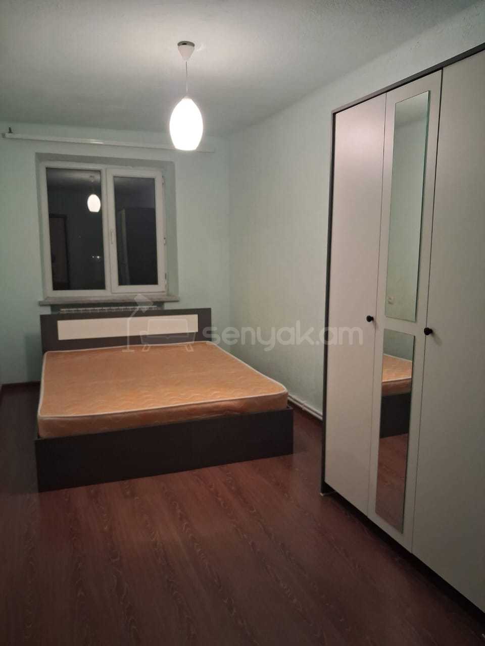 3 Սենյականոց Բնակարան Քարե Շենքում, 87քմ, 4/4 հարկ, Նորմալ Վիճակում, Կահավորված