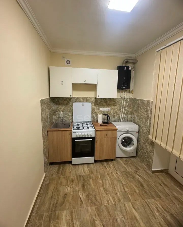 3 Սենյականոց Բնակարան Քարե Շենքում, 55քմ, 2/5 հարկ, Նորմալ Վիճակում, Կահավորված