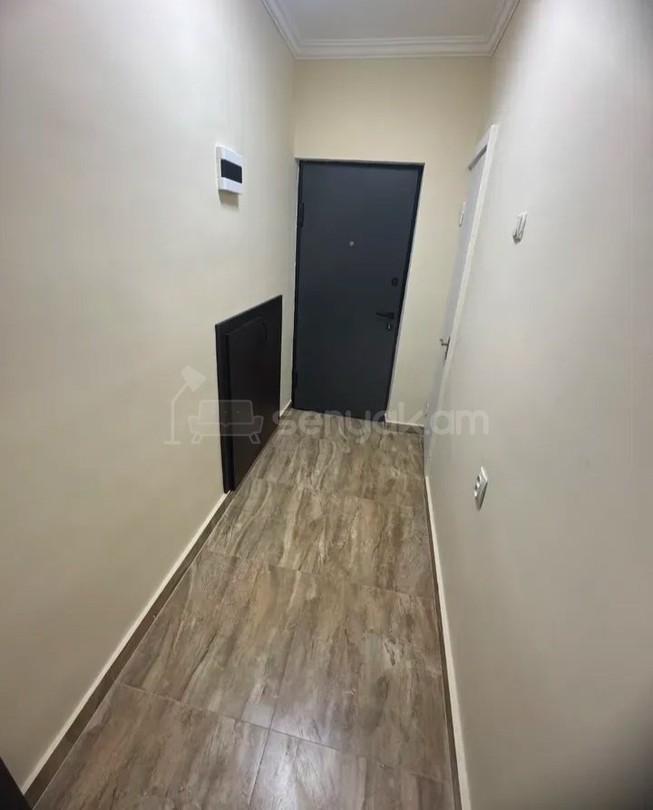 3 Սենյականոց Բնակարան Քարե Շենքում, 55քմ, 2/5 հարկ, Նորմալ Վիճակում, Կահավորված