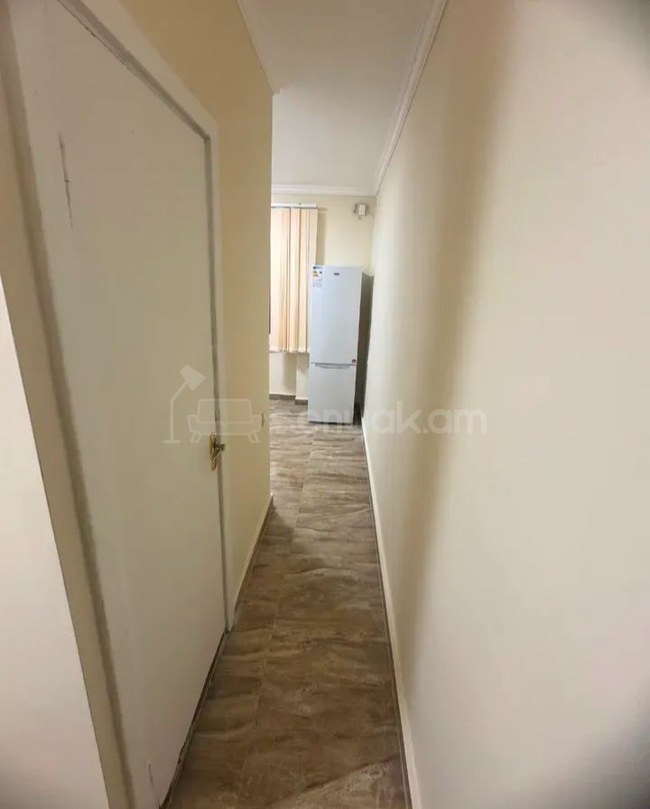 3 Սենյականոց Բնակարան Քարե Շենքում, 55քմ, 2/5 հարկ, Նորմալ Վիճակում, Կահավորված