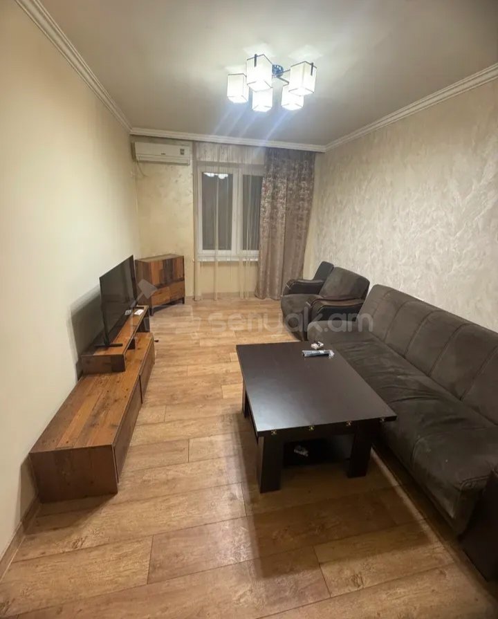 3 Սենյականոց Բնակարան Քարե Շենքում, 55քմ, 2/5 հարկ, Նորմալ Վիճակում, Կահավորված