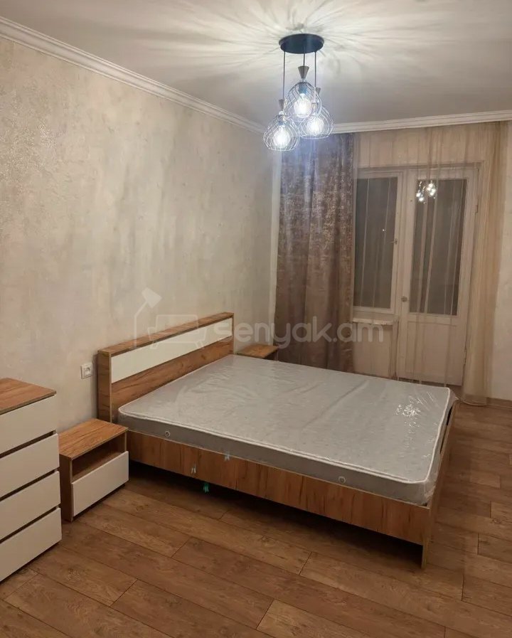 3 Սենյականոց Բնակարան Քարե Շենքում, 55քմ, 2/5 հարկ, Նորմալ Վիճակում, Կահավորված