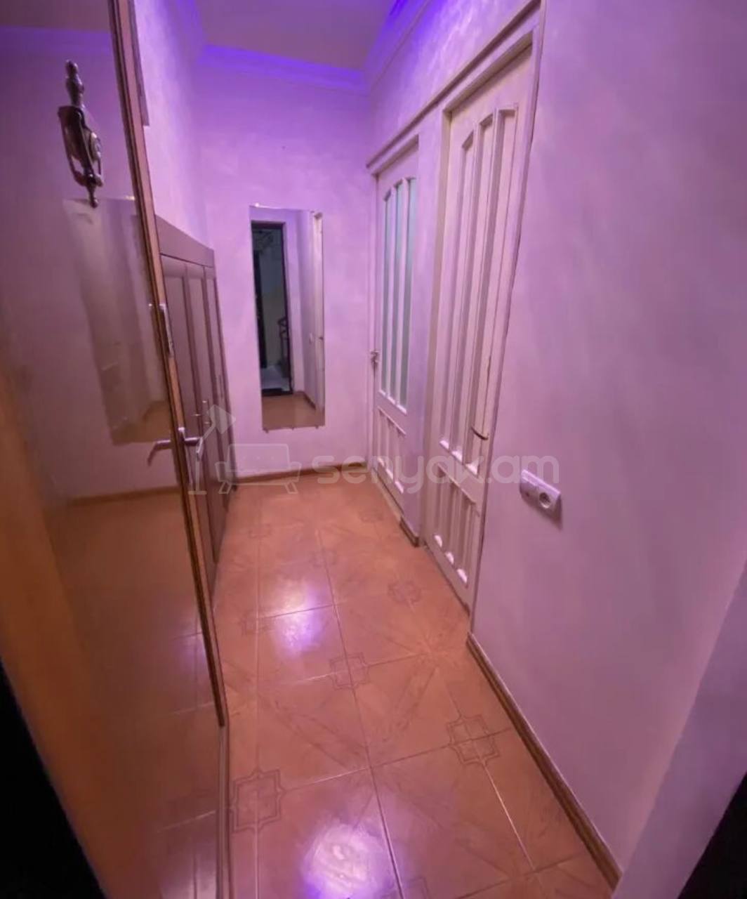 1 Սենյականոց Բնակարան Քարե Շենքում, 40քմ, 3/5 հարկ, Կապիտալ Վերանորոգված, Կահավորված