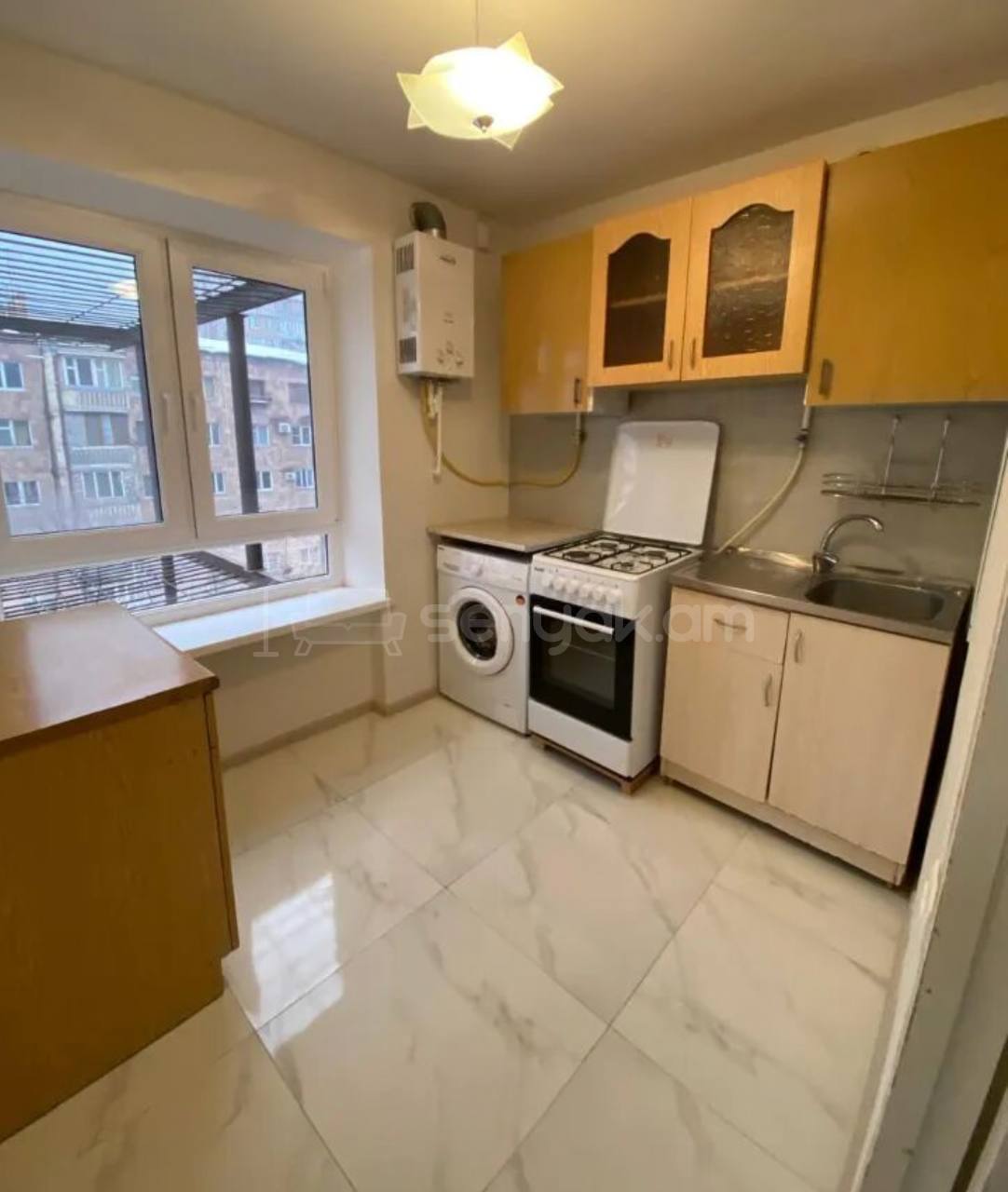 1 Սենյականոց Բնակարան Քարե Շենքում, 40քմ, 3/5 հարկ, Կապիտալ Վերանորոգված, Կահավորված