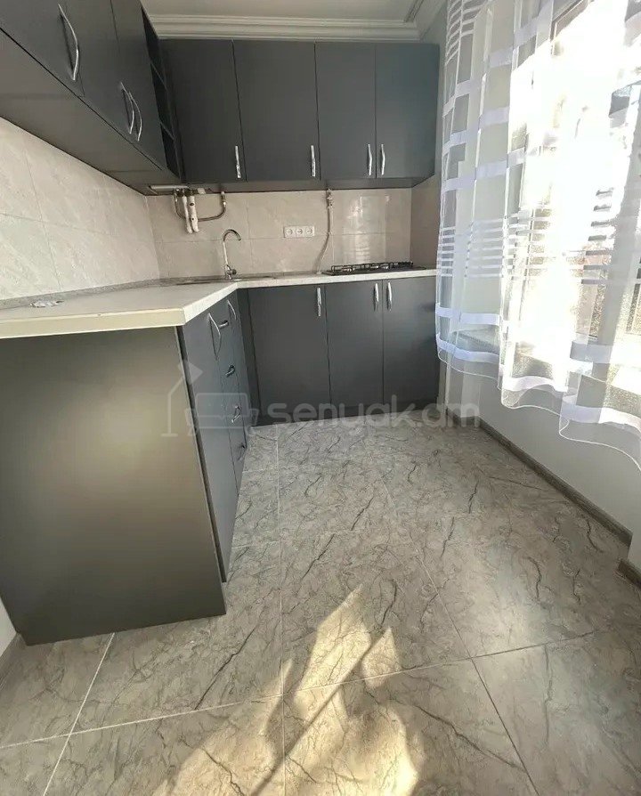 2 Սենյականոց Բնակարան Քարե Շենքում, 51քմ, 4/5 հարկ, Կապիտալ Վերանորոգված