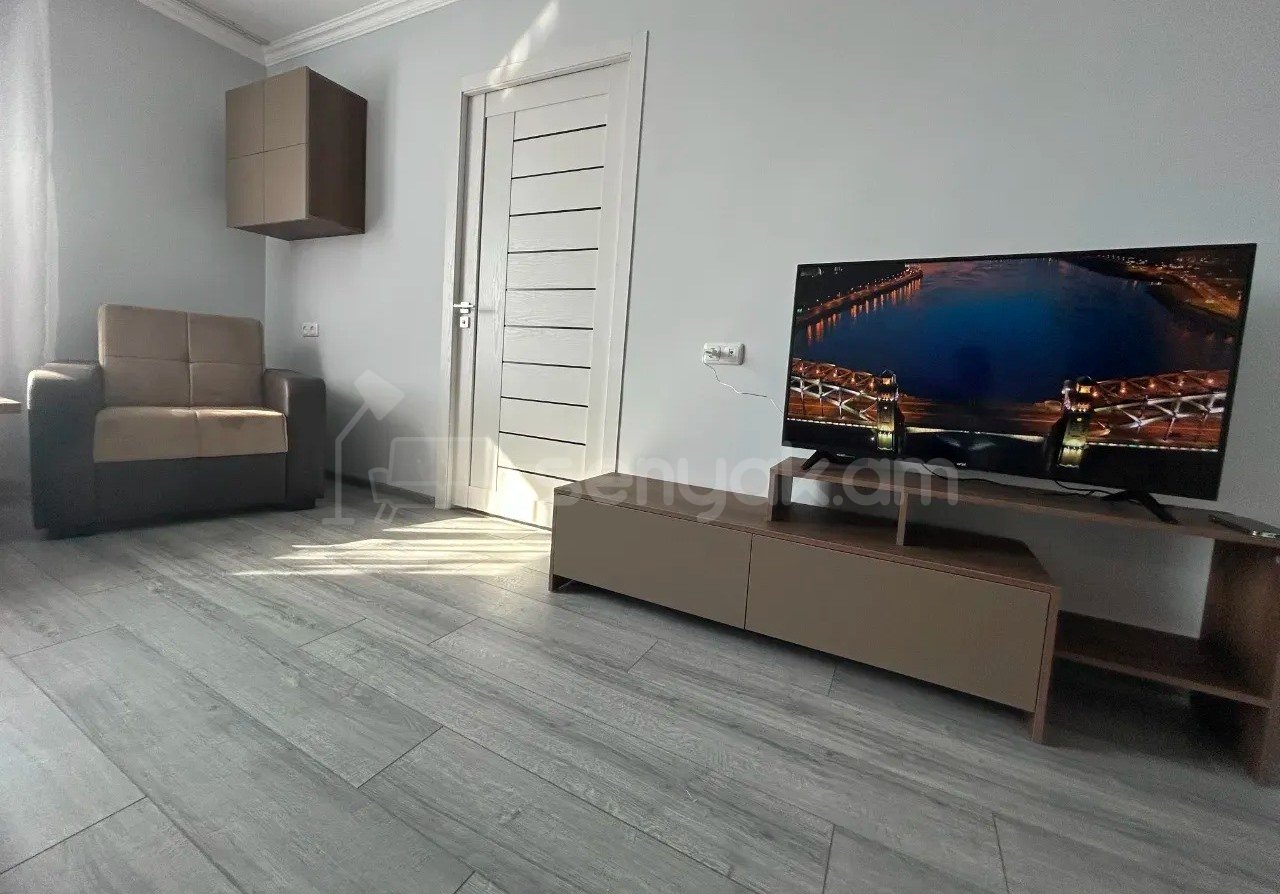 2 Սենյականոց Բնակարան Քարե Շենքում, 51քմ, 4/5 հարկ, Կապիտալ Վերանորոգված