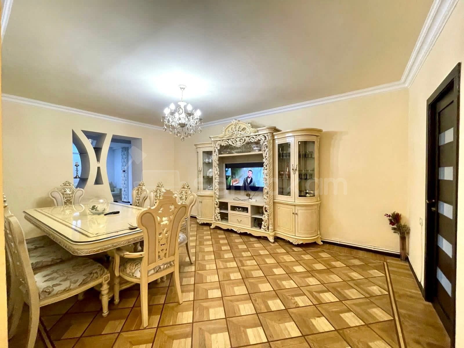 4 Սենյականոց Բնակարան, 105քմ, 3/5 հարկ, Դիզայներական Վերանորոգված