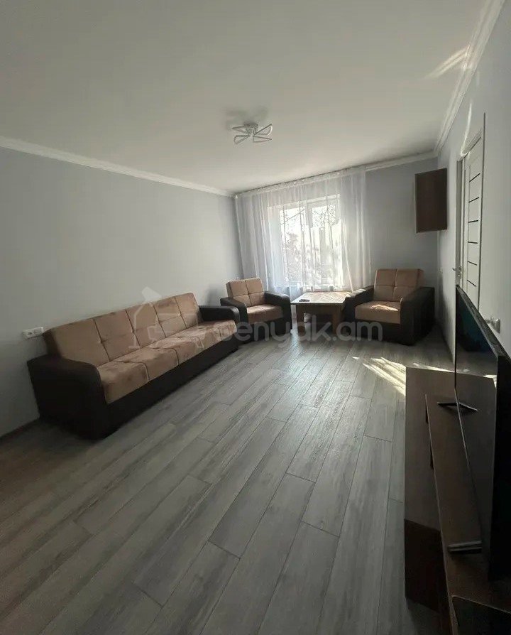 2 Սենյականոց Բնակարան Քարե Շենքում, 51քմ, 4/5 հարկ, Կապիտալ Վերանորոգված