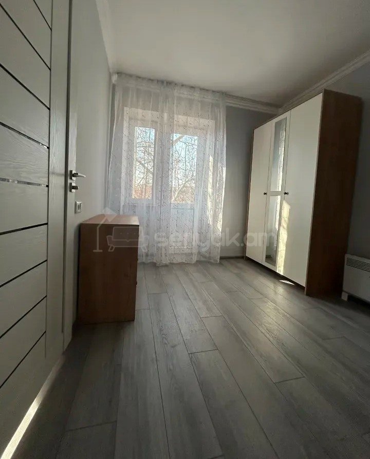 2 Սենյականոց Բնակարան Քարե Շենքում, 51քմ, 4/5 հարկ, Կապիտալ Վերանորոգված