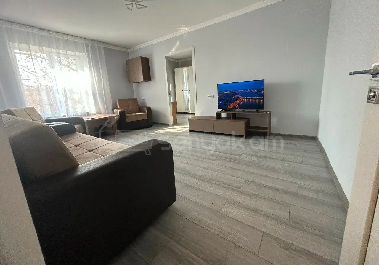 2 Սենյականոց Բնակարան Քարե Շենքում, 51քմ, 4/5 հարկ, Կապիտալ Վերանորոգված