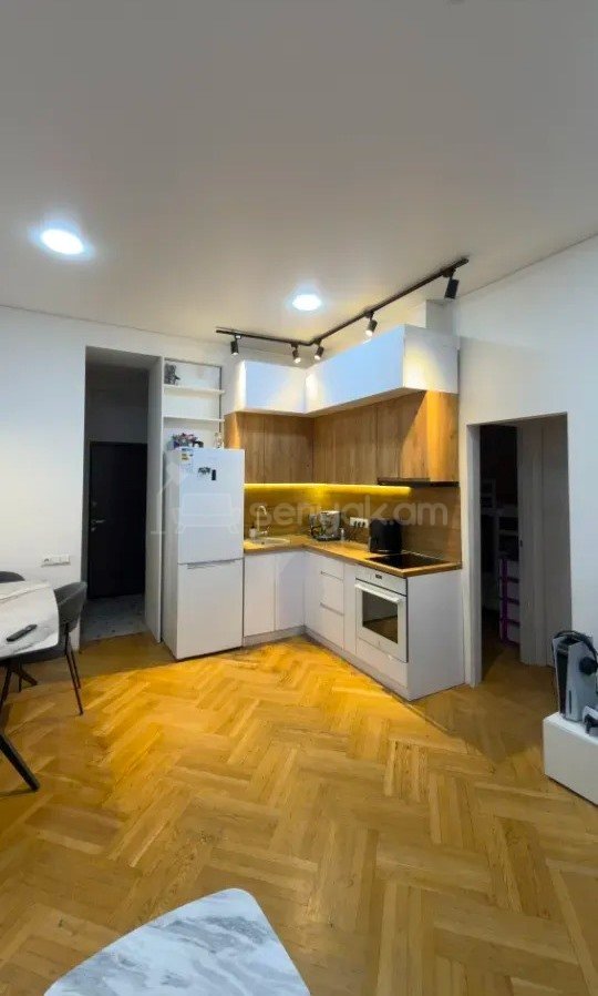 2 Սենյականոց Բնակարան Քարե Շենքում, 43քմ, 3/4 հարկ, Կապիտալ Վերանորոգված