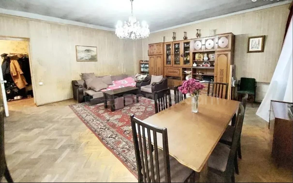 3 Սենյականոց Բնակարան Քարե Շենքում, 104քմ, 3/4 հարկ, Պետական Վիճակում