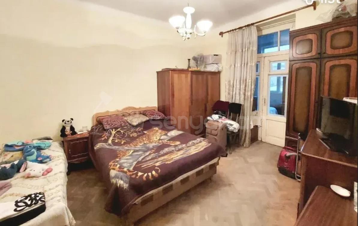 3 Սենյականոց Բնակարան Քարե Շենքում, 104քմ, 3/4 հարկ, Պետական Վիճակում