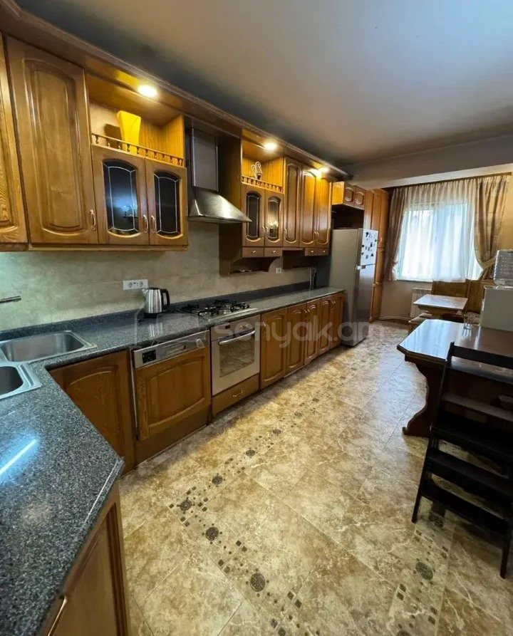 4 Սենյականոց Բնակարան, 112քմ, 3/7 հարկ, Կապիտալ Վերանորոգված