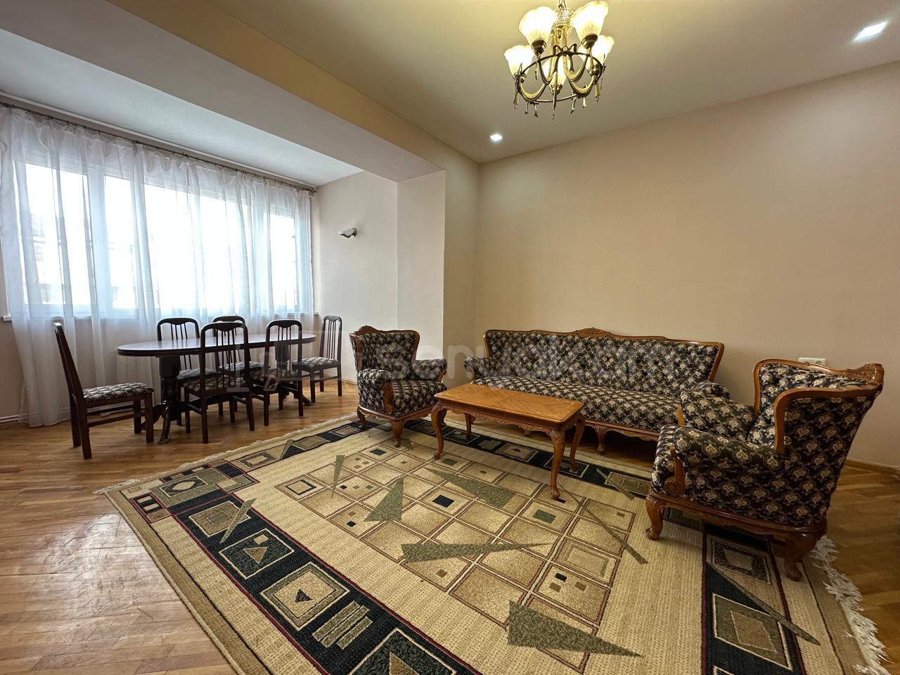 2 Սենյականոց Բնակարան Քարե Շենքում, 67քմ, 4/5 հարկ, Նորմալ Վիճակում