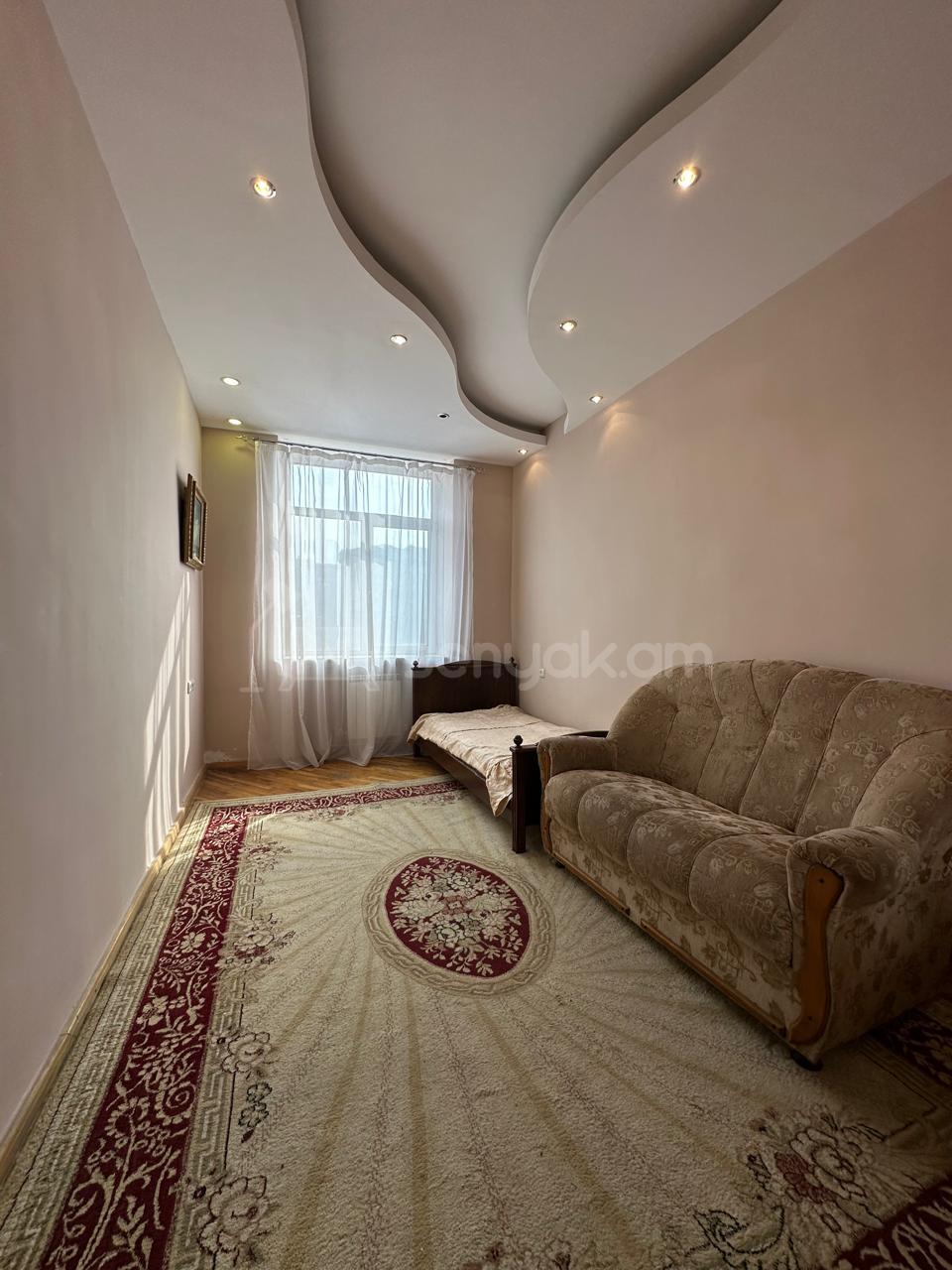 2 Սենյականոց Բնակարան Քարե Շենքում, 67քմ, 4/5 հարկ, Նորմալ Վիճակում