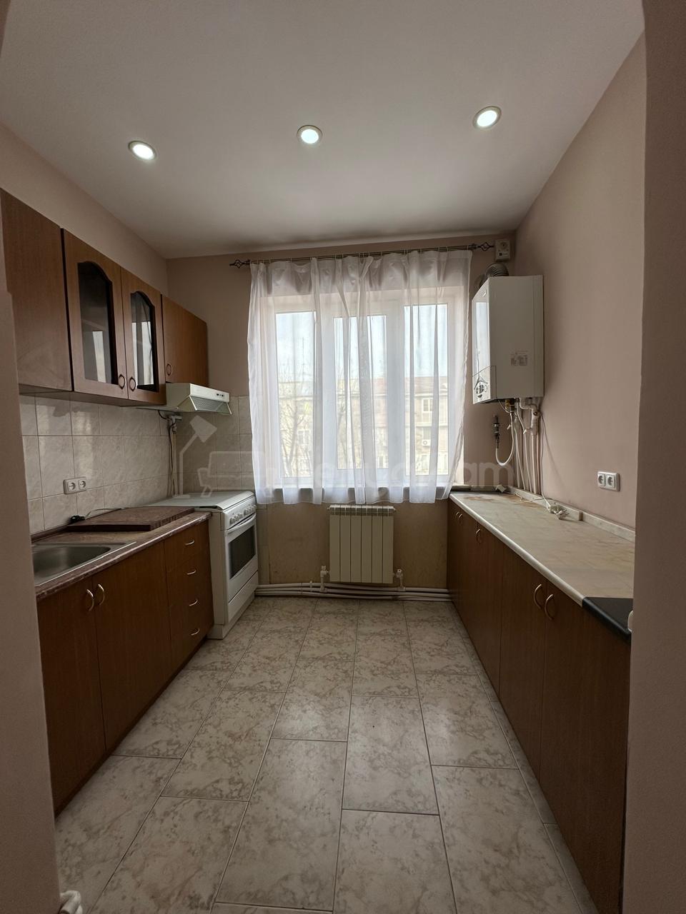 2 Սենյականոց Բնակարան Քարե Շենքում, 67քմ, 4/5 հարկ, Նորմալ Վիճակում