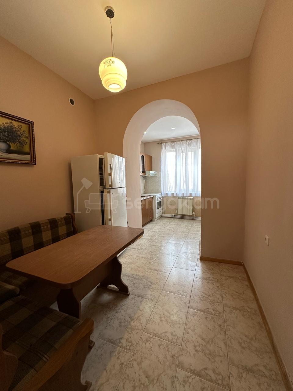 2 Սենյականոց Բնակարան Քարե Շենքում, 67քմ, 4/5 հարկ, Նորմալ Վիճակում