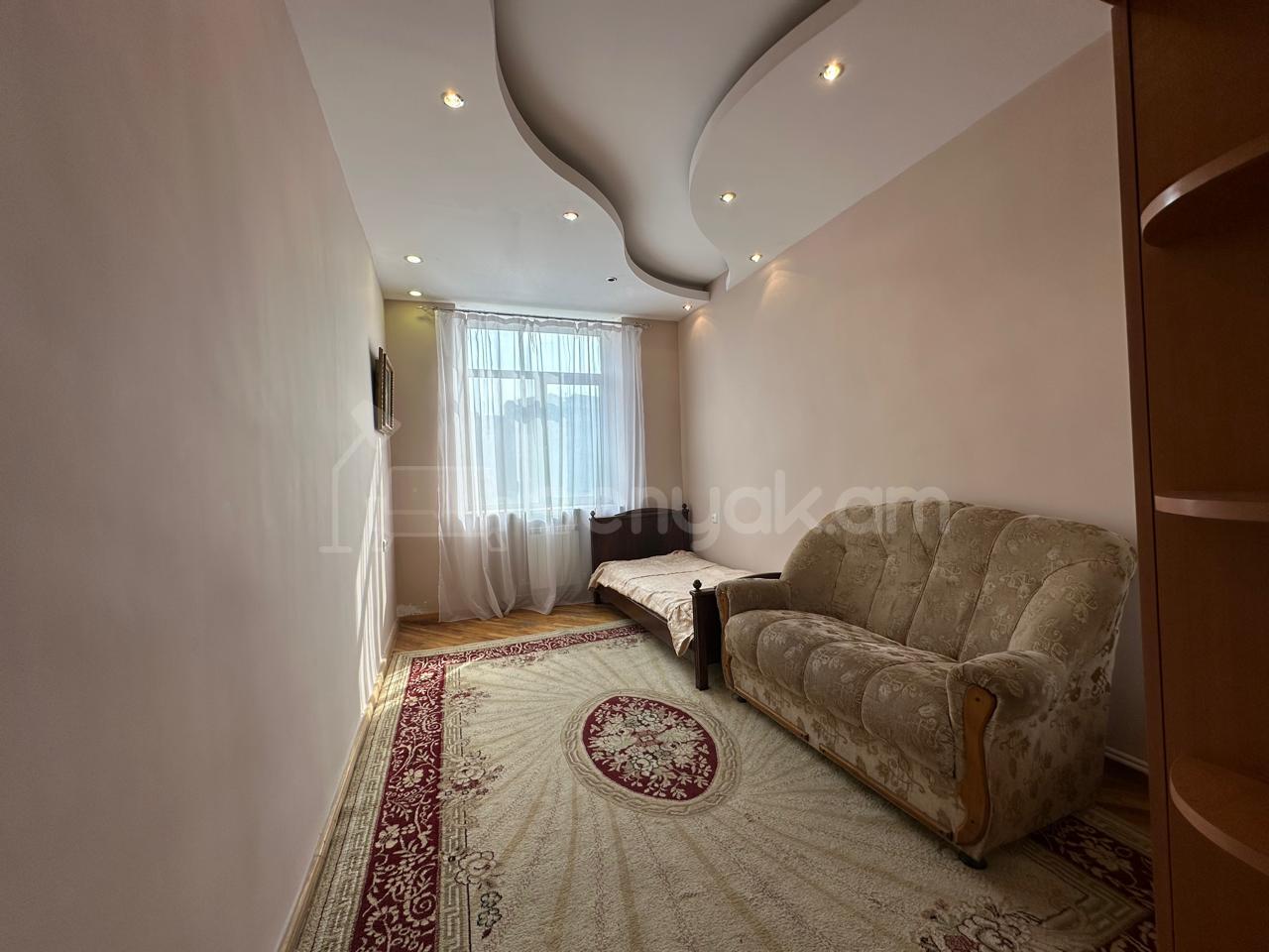 2 Սենյականոց Բնակարան Քարե Շենքում, 67քմ, 4/5 հարկ, Նորմալ Վիճակում