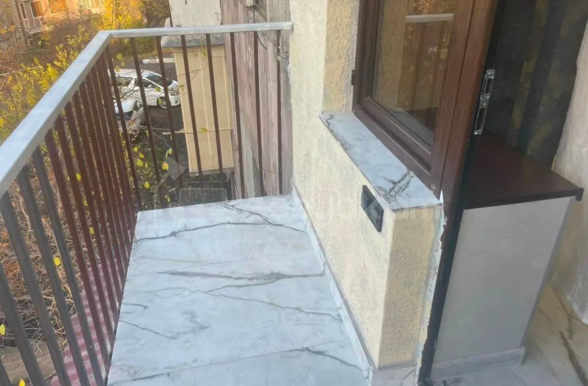 3 Սենյականոց Բնակարան Քարե Շենքում, 55քմ, 3/5 հարկ, Դիզայներական Վերանորոգված, Կահավորված, Արևկող