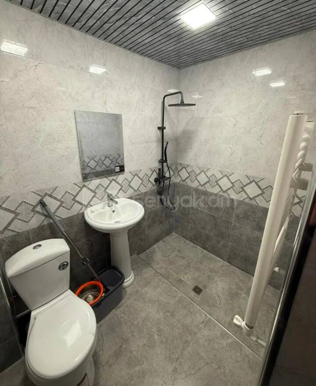 3 Սենյականոց Բնակարան Քարե Շենքում, 55քմ, 3/5 հարկ, Դիզայներական Վերանորոգված, Կահավորված, Արևկող